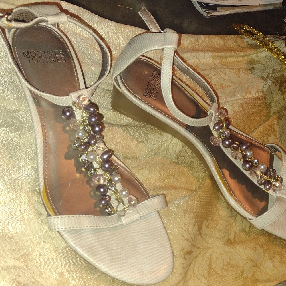 Women's Mootsies Tootsies adjustable strap wedged sandals size 6.5